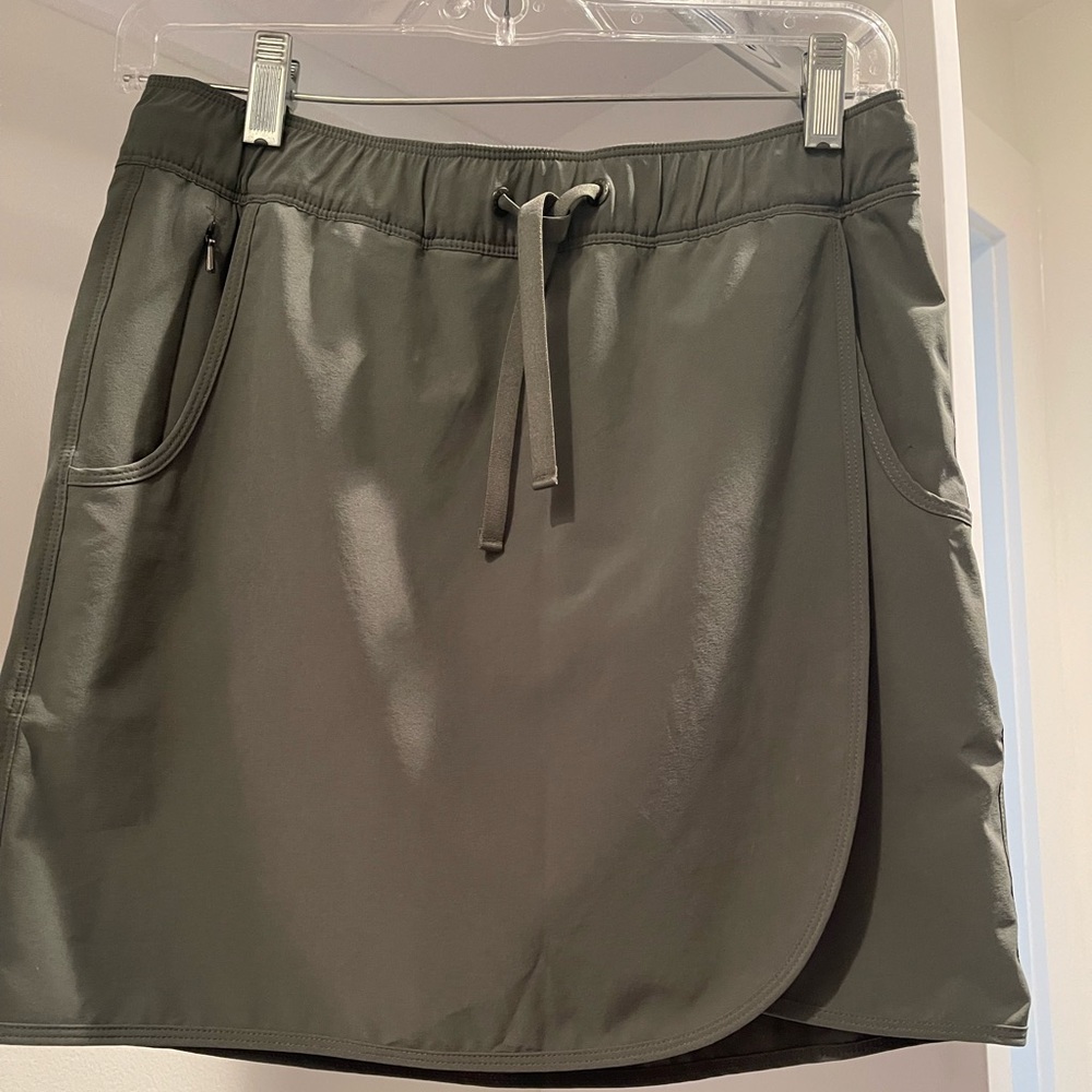 Patagonia skort in army green